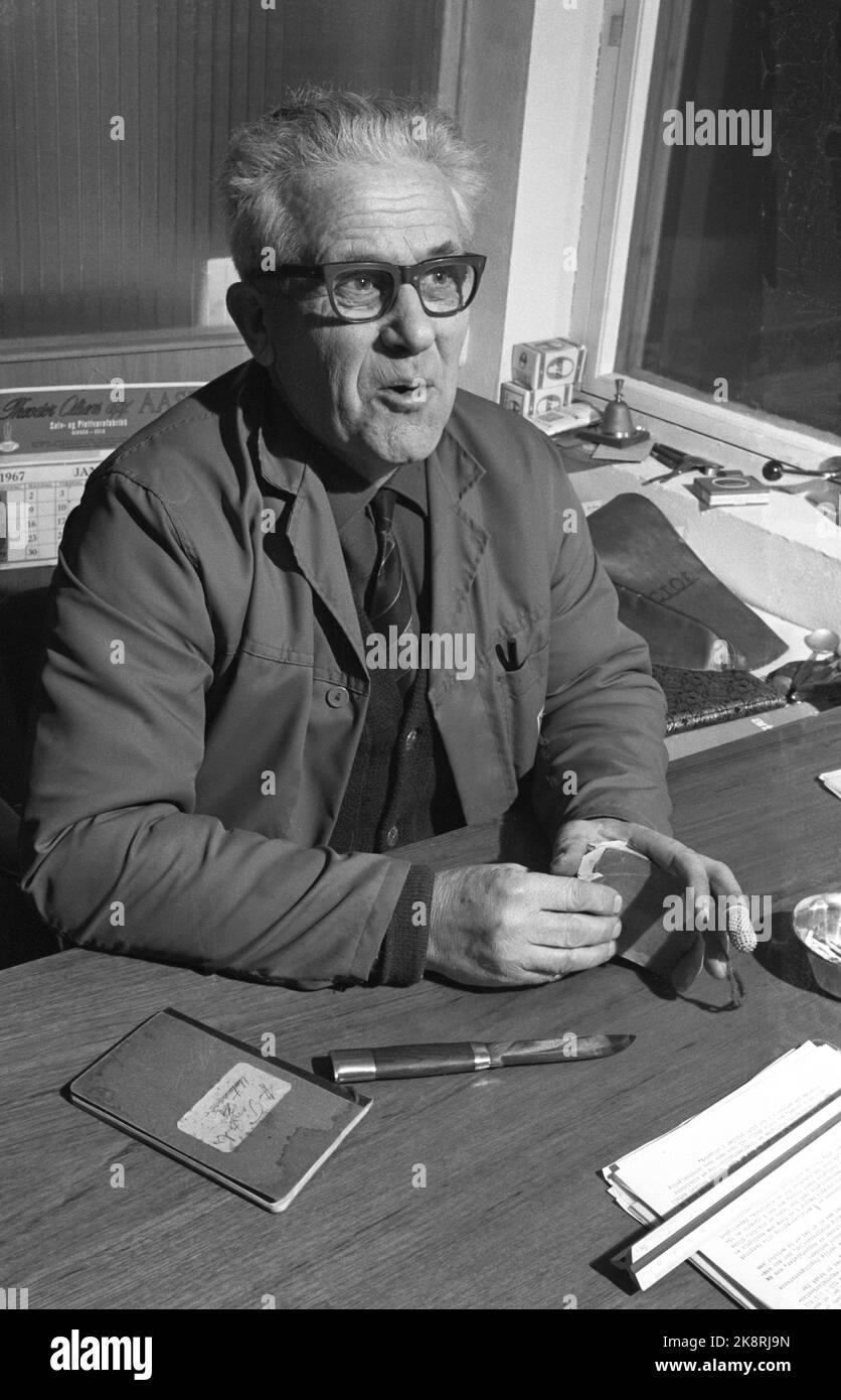 Sverre a borretzen current ntb industry knives hires stock photography