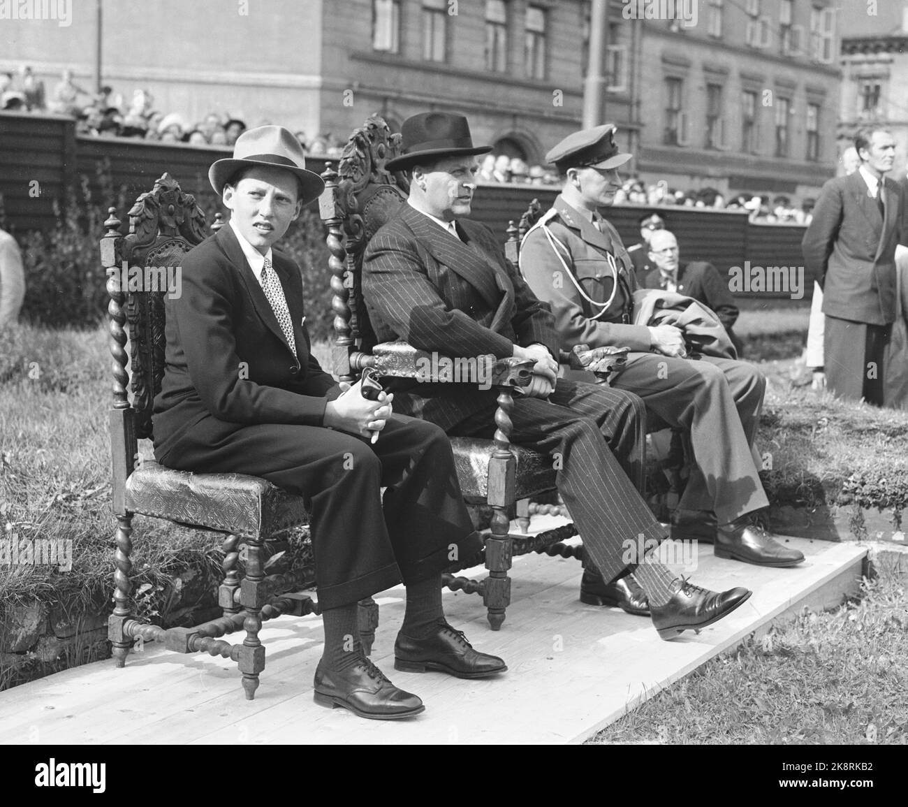 The speakers made sure everyone was told here hires stock photography