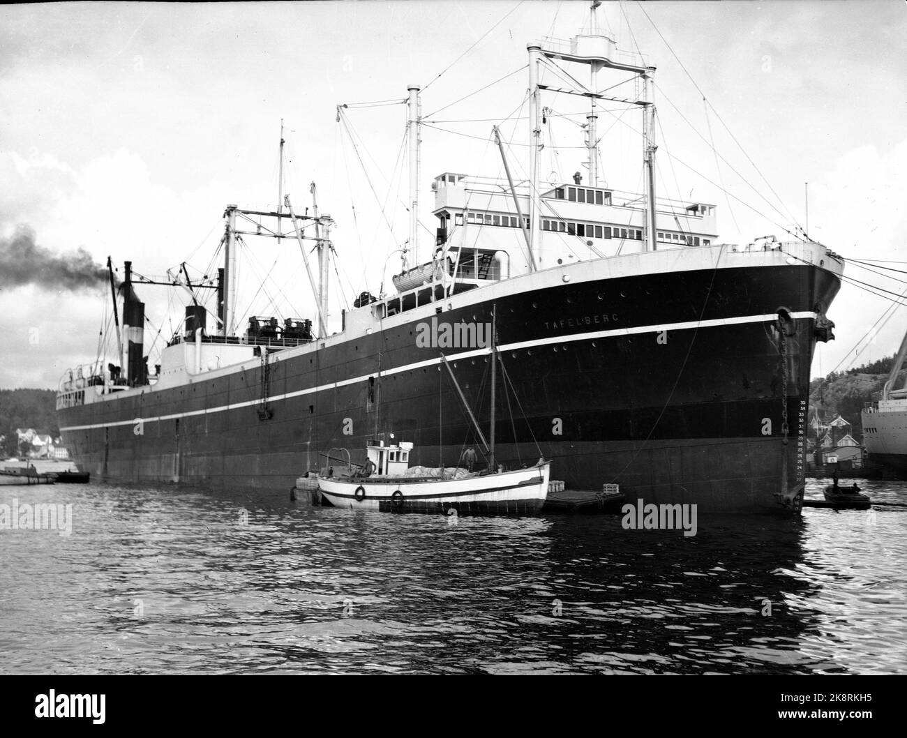 The 1930s: The whaling boat 'Tafelberg' in the following Wiki built in 1930. 'Hvaalbaater at the harbor Leith Harbor in the South Georgia, a station like Leith Harbor prisoner most often with 6 baater ..' (text in the envelope) Photo: NTB. Stock Photo