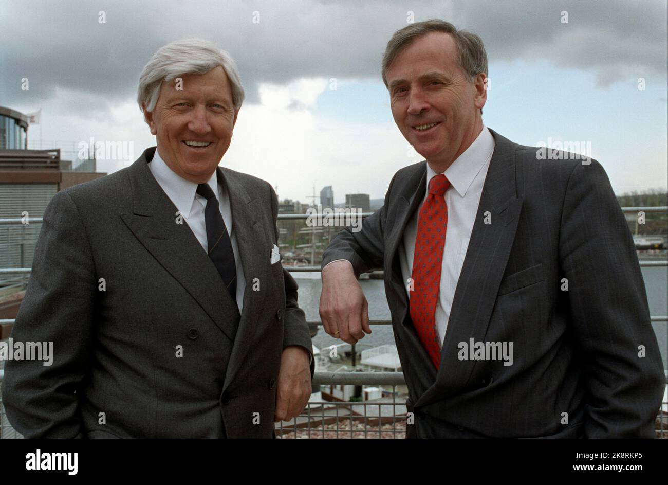 Oslo 19900417. Opening of the Norwegian Bank, DNB. The bank is a merger of the Norwegian Creditbank (DNC) and Bergen Bank. CEO Egil Gade Greve (t.v.) and Vice President Kristian Rambjør. NTB Stock Photo Knut Out / NTB Stock Photo