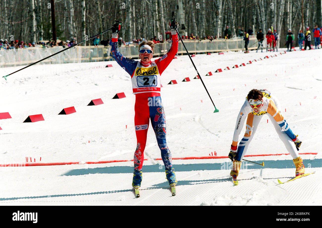 Thunder Bay 19950317: Anita Moen Guidon is cheering over the goal of silver on the women's relay while Anette Fahlqvist must realize that the battle is lost during the Ski World Cup in Thunder Bay. Photo: Gunnar Lier Scanfoto / NTB Stock Photo