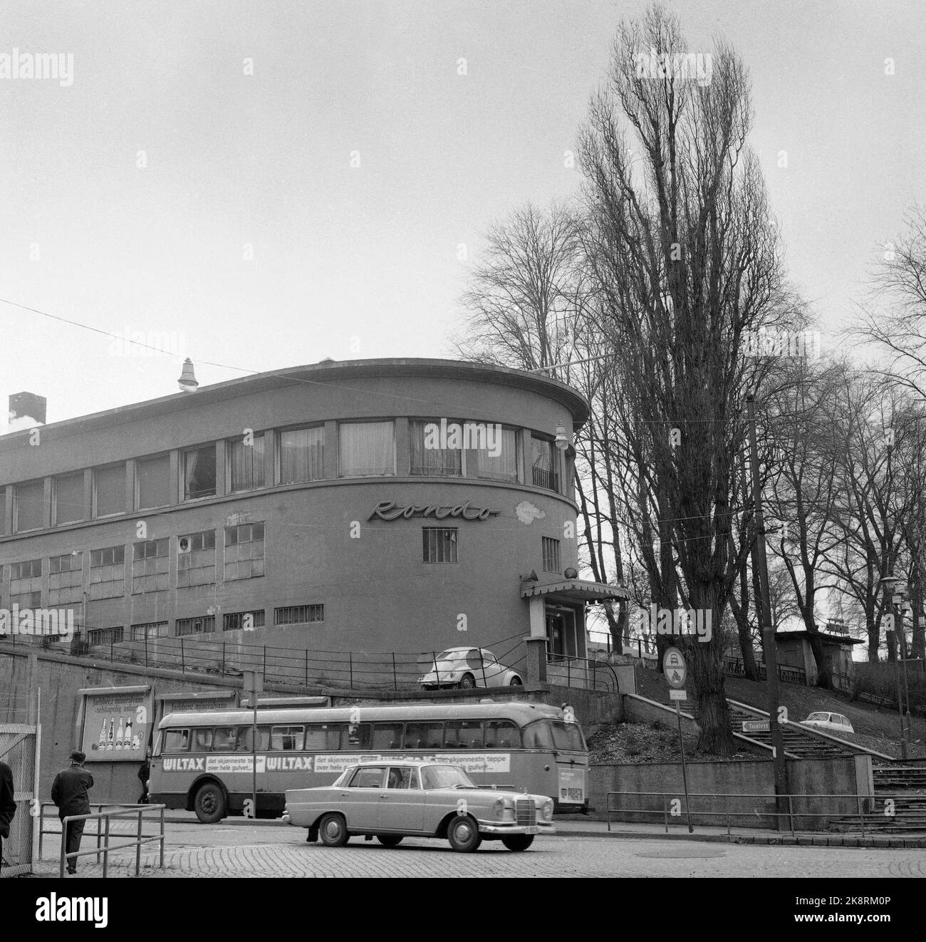 Oslo 21.04.1970. Restaurant Skansen, Norway's first funk building. Architect: Lars Backer. Listed in 1927, demolished in 1970. The youth restaurant 'Rondo' from 1962-1967 Stock Photo: NTB / NTB Stock Photo