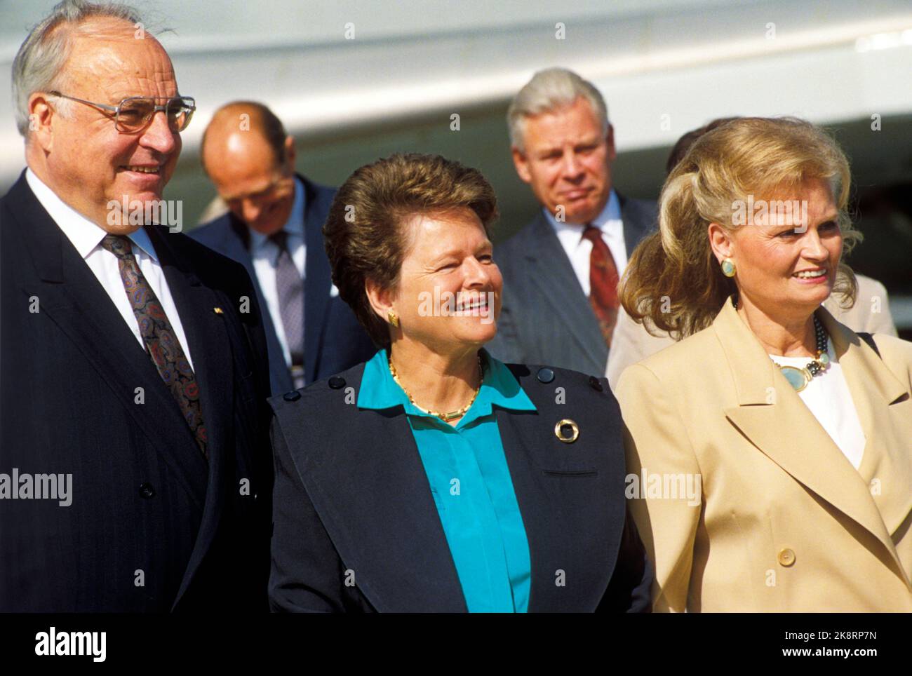 Oslo July 16, 1992. Germany's prime minister, Helmut Kohl with Mrs. Hannelore is welcomed by Prime Minister Gro Harlem Brundtland at Fornebu. The trip went directly to political talks in the Prime Minister's office, where the European issue was at the top of the agenda. Photo; Bjørn Sigurdsøn / NTB / NTB Stock Photo