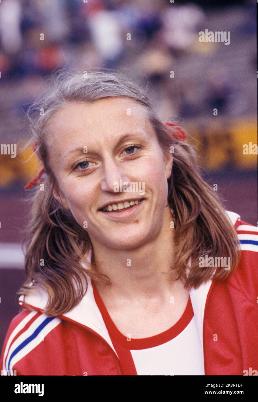 Oslo 19780807: Athlete Grete Waitz. Portrait with mouse braids, red jacket. Photo: Erik Thorberg / NTB / NTB Stock Photo
