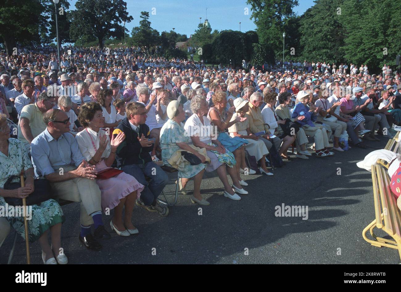 oslo-st-hanshaugen-july-5-1990-the-park-evenings-at-st-hanshaugen