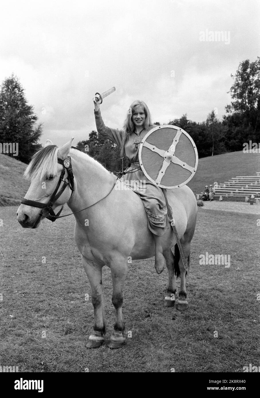 Stiklestad July 1961: 'The Game of Saint Olav' 200 waves draws every year in the Viking suit to highlight the night before the Battle of Stiklestad in the year 1030. The game is only going on for three days, and most foreign tourists miss a fantastic performance. Here is a young actress named Liv Ullmann who holds the role of Helga the beautiful. Photo: Sverre A. Børretzen / Current / NTB. Stock Photo