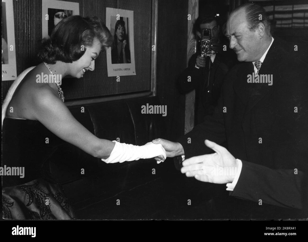 Oslo. Crown Prince Olav greets Italian actress Sophia Loren. Ntb archive photo / ntb Stock Photo