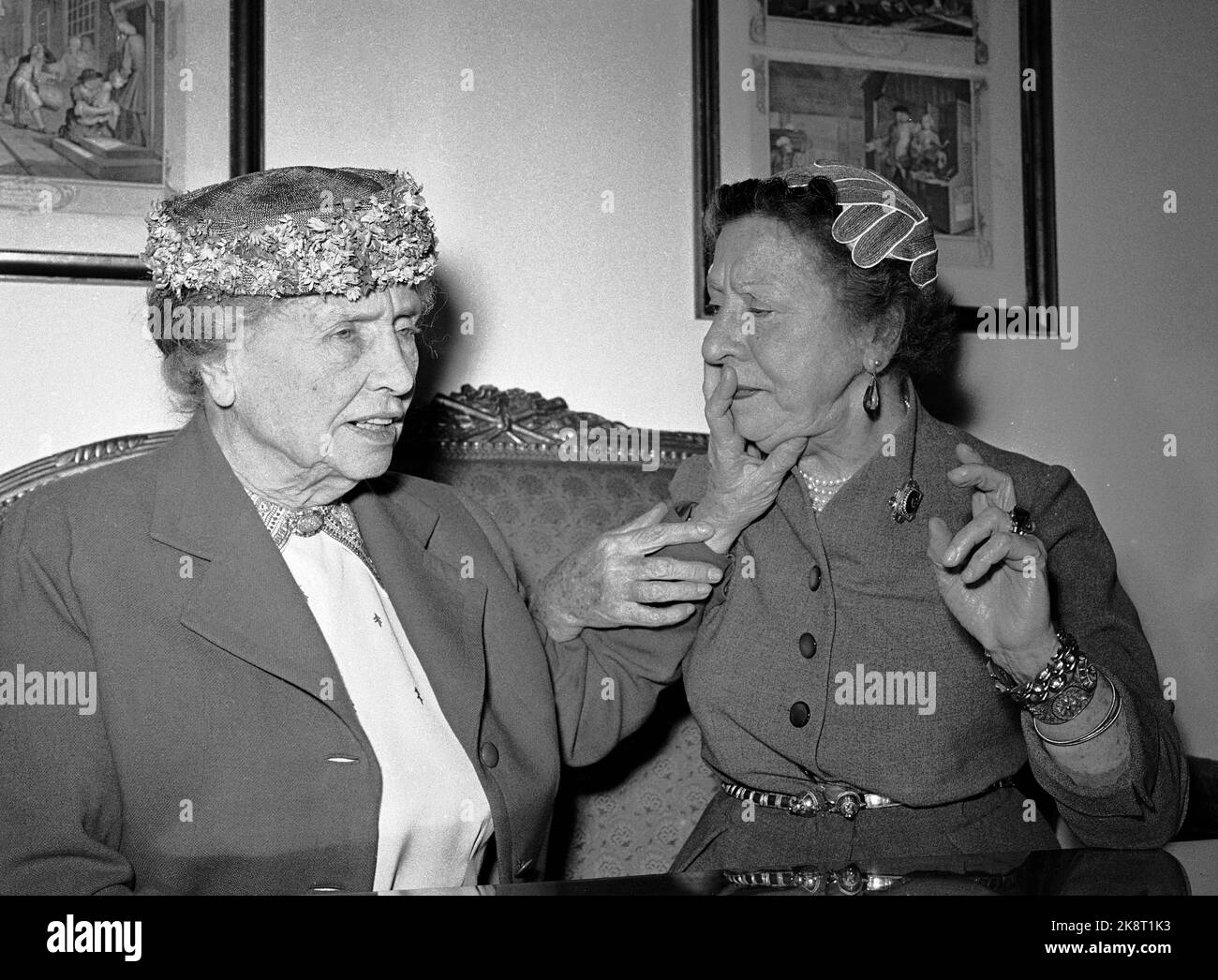 Oslo 19570531 Helen Keller, (1880-1968) deaf and blind American author, visit Norway. Here Keller (TV) along with his interpreter Polly Thomsen. Keller feels on Thomsen's mouth to perceive what she means. Photo: NTB / NTB Stock Photo