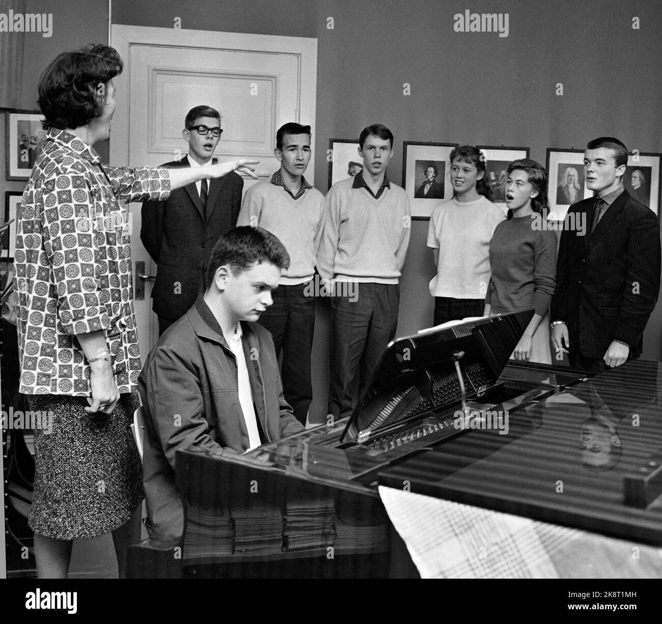 Tv in classroom black and white stock photos images alamy
