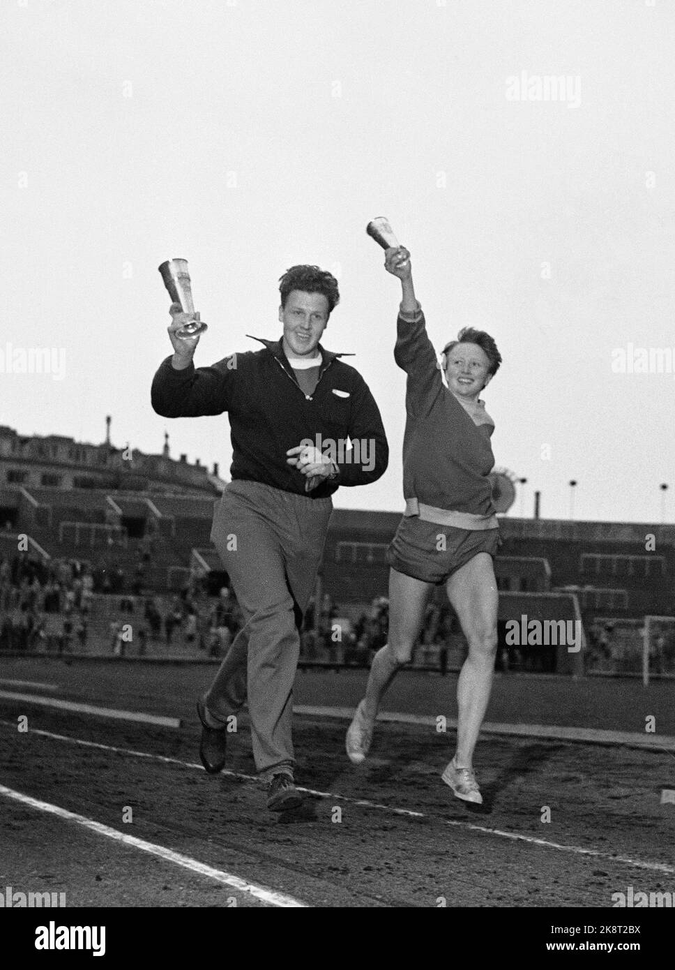 Oslo 19510819 NM in athletics at Bislett Stadium. The happy royal trophies Sverre Strandli (sledge throw) and multi -talented Jorun Askersrud, who became the Norwegian champion in 60 m, 100 m. 200 m. 80 m. Hedgehogs, length and five -match! NTB / NTB Stock Photo