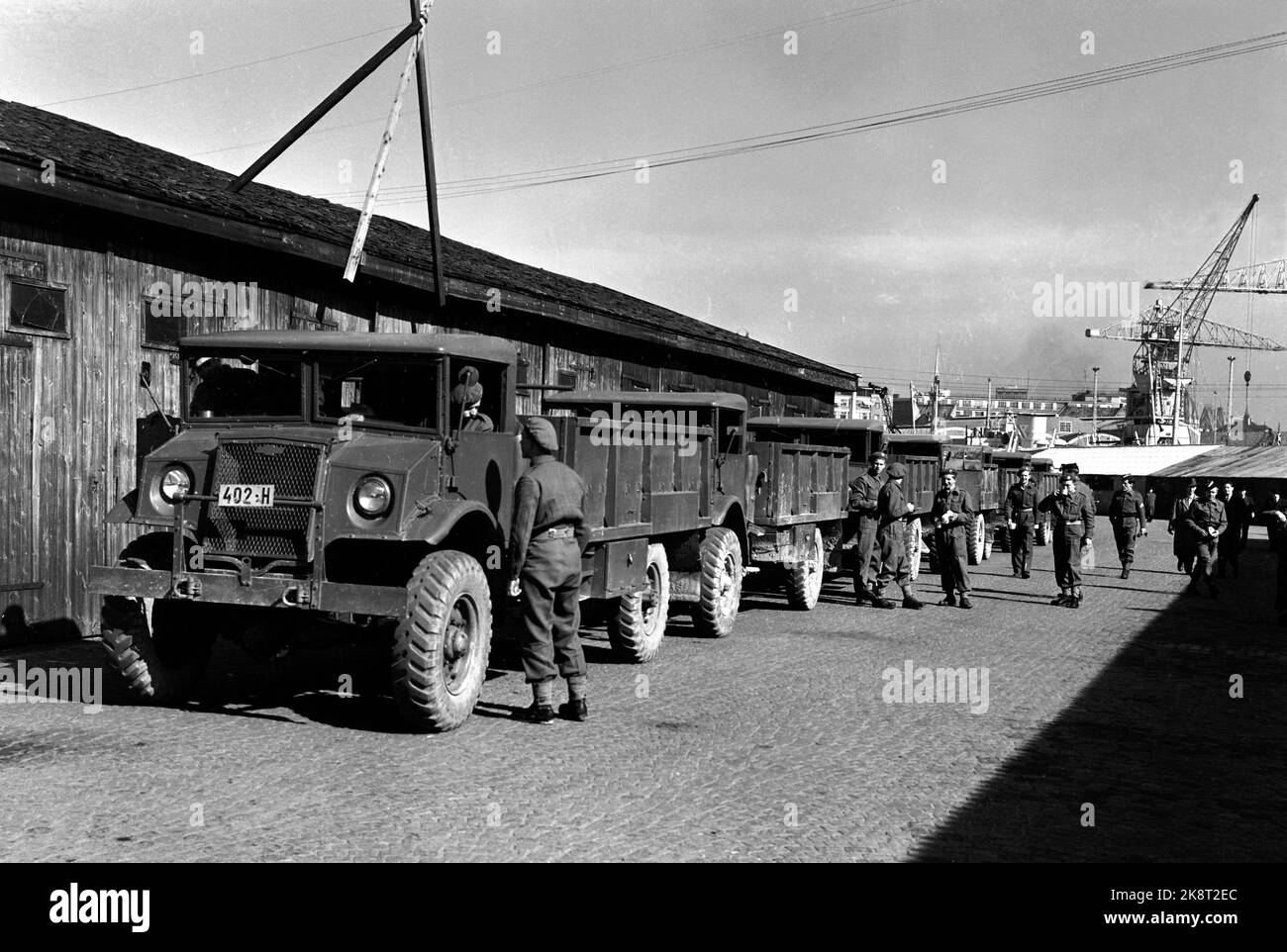 Oslo 19500420: An agreement on weapons assistance to Norway from the United States was signed on 27/1-50. Military Assistance Program Map intended to build the military combat capability of some NATO nations following the establishment of NATO. The agreement was completed in 1996. Here comes the first broadcast to Norway with the ship Moremackdale. The goods are unloaded on military trucks. Photo: NTB / NTB Stock Photo