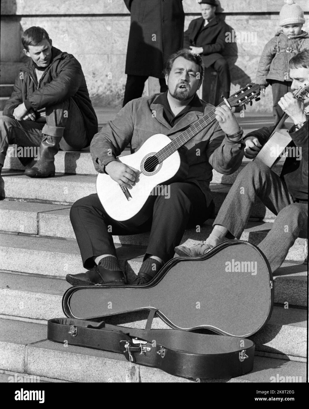 Oslo 196603 Show singer Cornelis Vreeswijk from Sweden and the Netherlands have settled on the stairs in front of the town hall, and sing their shows with his friend Torgny Björk (t.h.). Some gave money to the troubadours. Photo Ivar Aaserud / Current / NTB Stock Photo