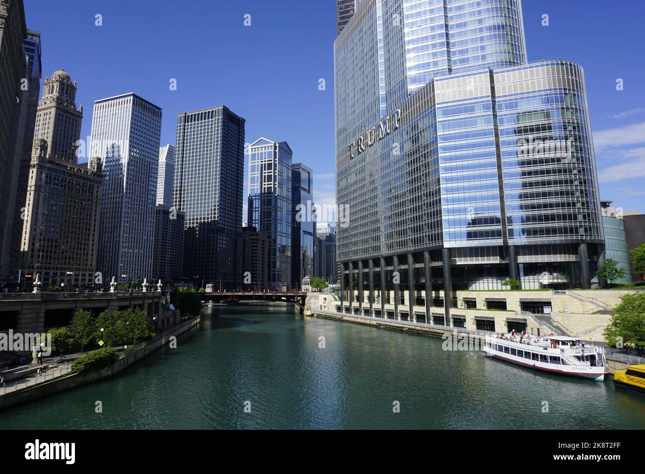 A beautiful shot of the Chicago River and nearby modern buildings from the Michigan Ave Bridge Stock Photo