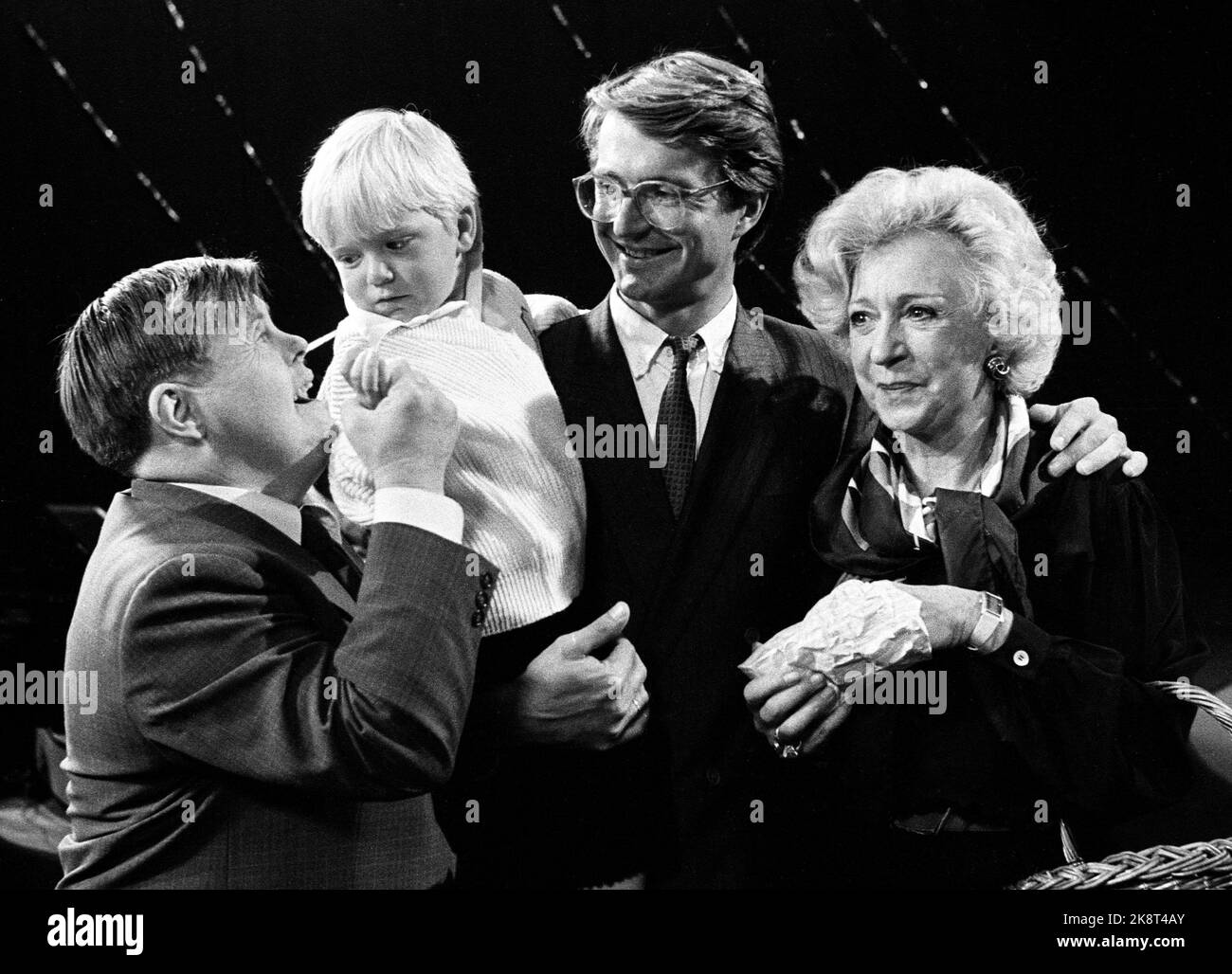 Oslo 1985-09: 'This is your life'. Actor Wenche Foss was the protagonist of Harald Tusberg's entertainment program 'This is your life' on September 29, 1985. Here Wenche Foss with his son Fabian Stang and his grandson Fabian Emil, as well as Bjørn Winther Sørensen, after the successful TV program. Photo: Henrik Laurvik Stock Photo