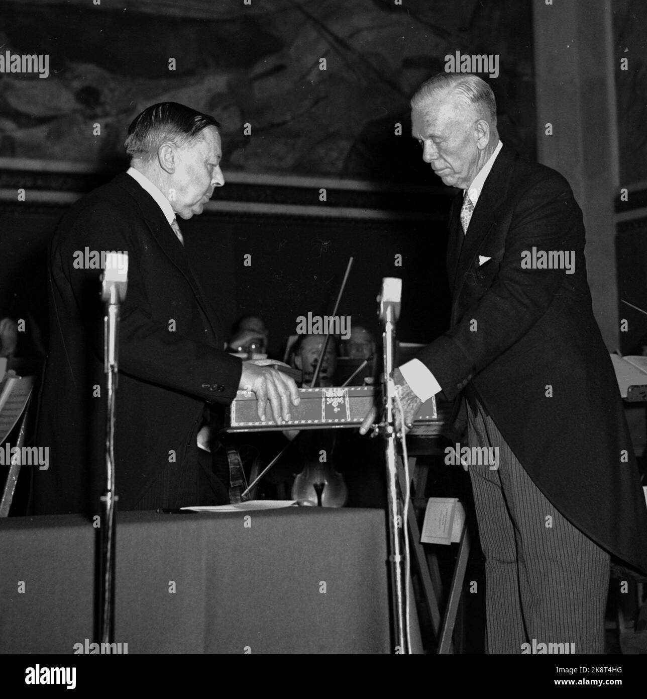 Oslo 19531210 The Peace Prize: Nobel Peace Prize 1953 to George Marshall, American General, former Foreign Minister and Defense Minister, UN Delegate, and initiator of the Marshall Plan aid program. Marshall (th) receives the award from the Nobel Institute's director Gunnar Jahn during the ceremony in the University Aula. Photo NTB / NTB Stock Photo