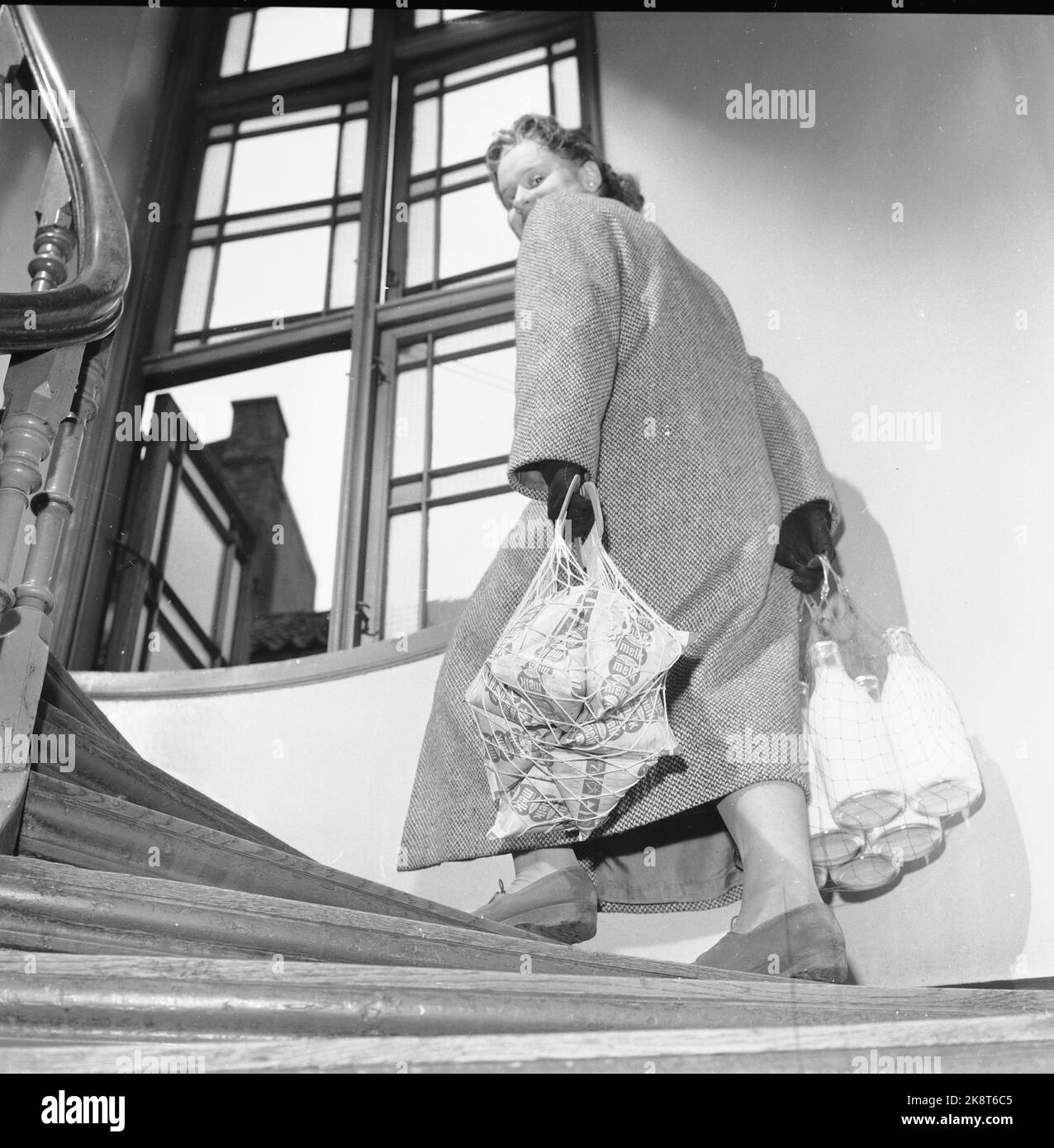 oslo-19571130-cardboard-replacing-glass-milk-in-cardboard-cartons