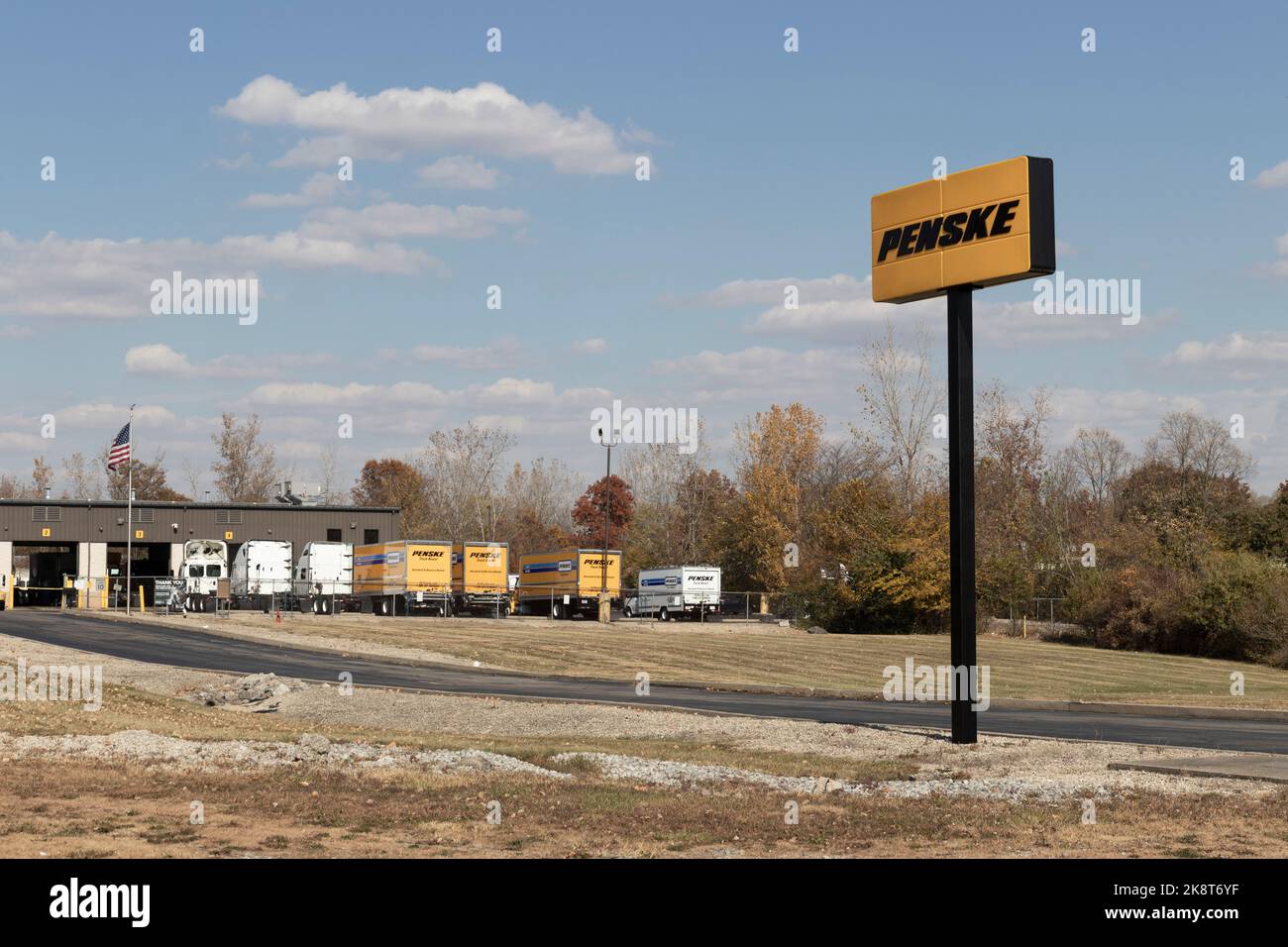 Dayton Circa October 2022 Penske Truck Leasing location. Penske