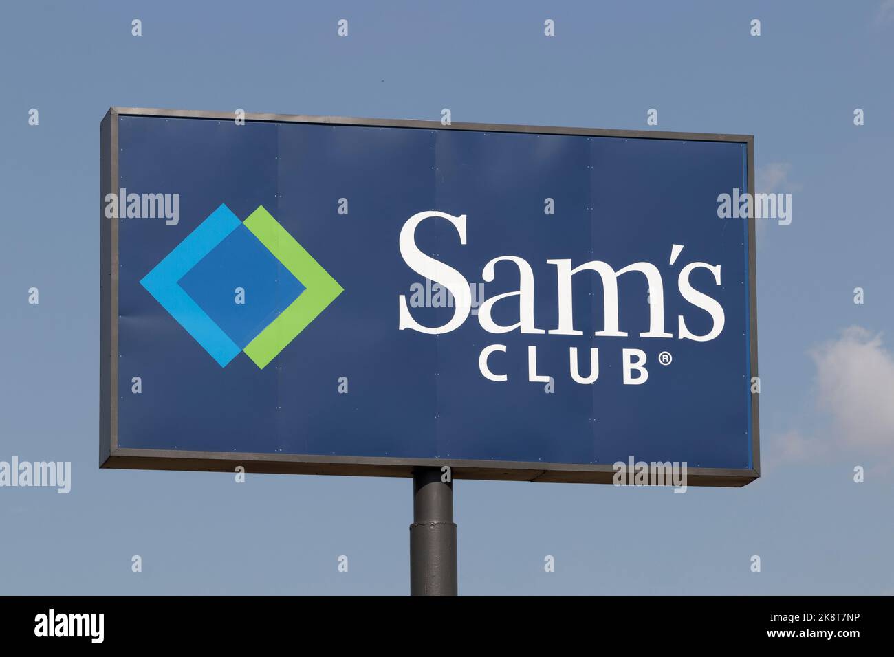 Dayton - Circa October 2022: Sam's Club Warehouse. Sam's Club is a chain of membership only stores owned by Walmart. Stock Photo