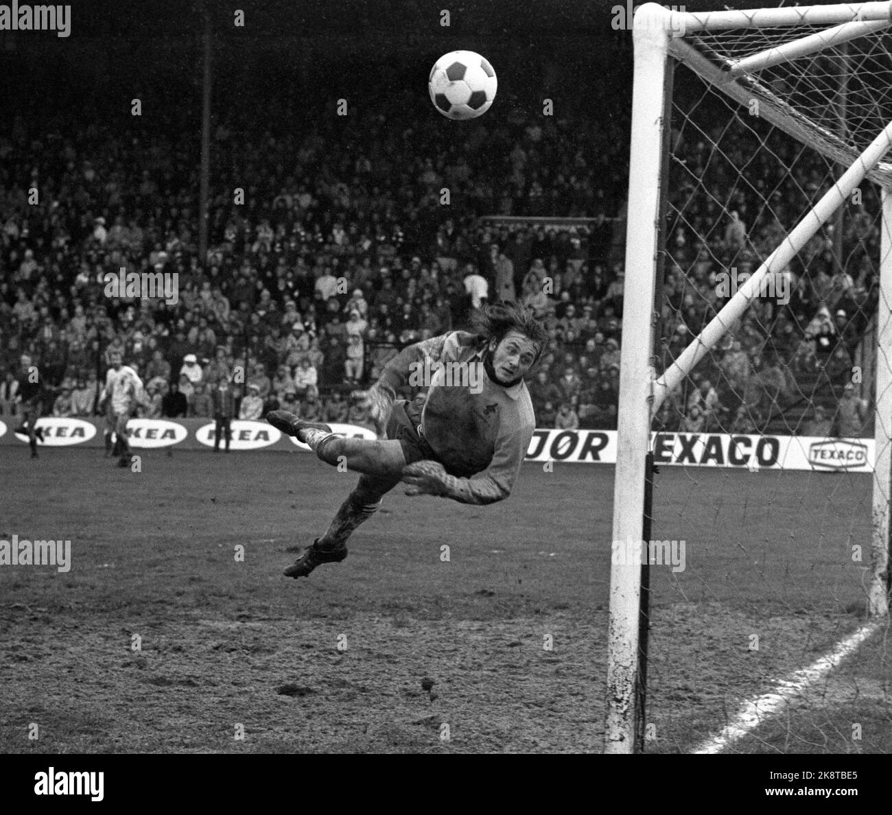 Oslo 19741020. Soccer. Cup final Skeid - Viking 3-1, Ullevaal Stadium. Skeid became Norwegian champions in the rain and sleet. In the picture Vikings keeper Erik Johannessen in action. Photo NTB / NTB Stock Photo