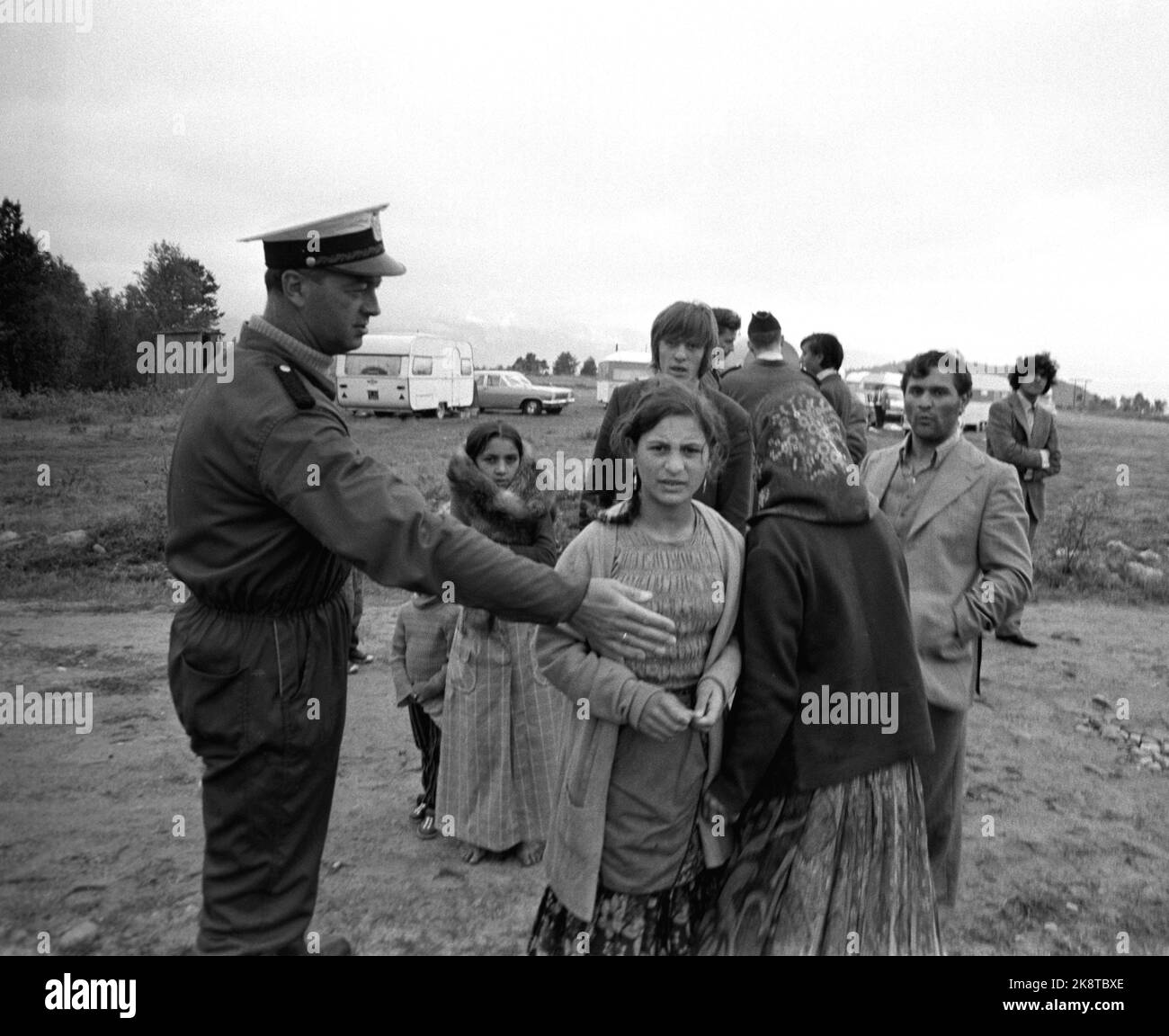 Innhavet, Hamarøy 197206. Police in Gypsy camp in the Innhavet. The Gypsy Company of 65 Stateless Gypsies, who came to Norway from Finland without an entry permit, was expelled and transported out of the country with police cards. Photo Åge Storløkken / Current / NTB Stock Photo