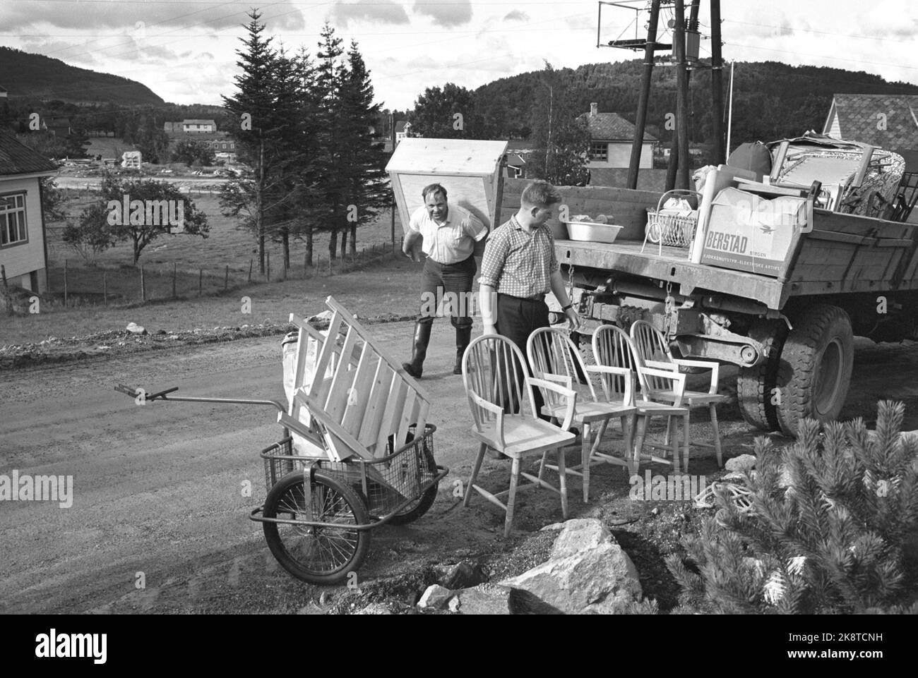 Husnes 19641003. The aluminum plant at Husnes is being built. The excavators change the landscape from day to day. The moves from the houses inside the business area are not yet finished. Here, the housing is moved from a cabin in the area. Wooden chairs. Photo: Sverre A. Børretzen Current / NTB Stock Photo