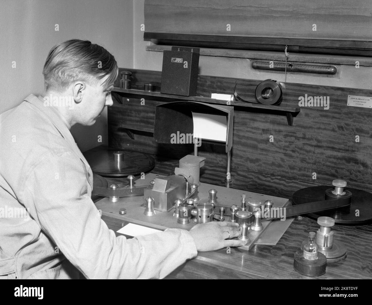 Oslo 19500102 State Film Control at work. After the control manager has ...