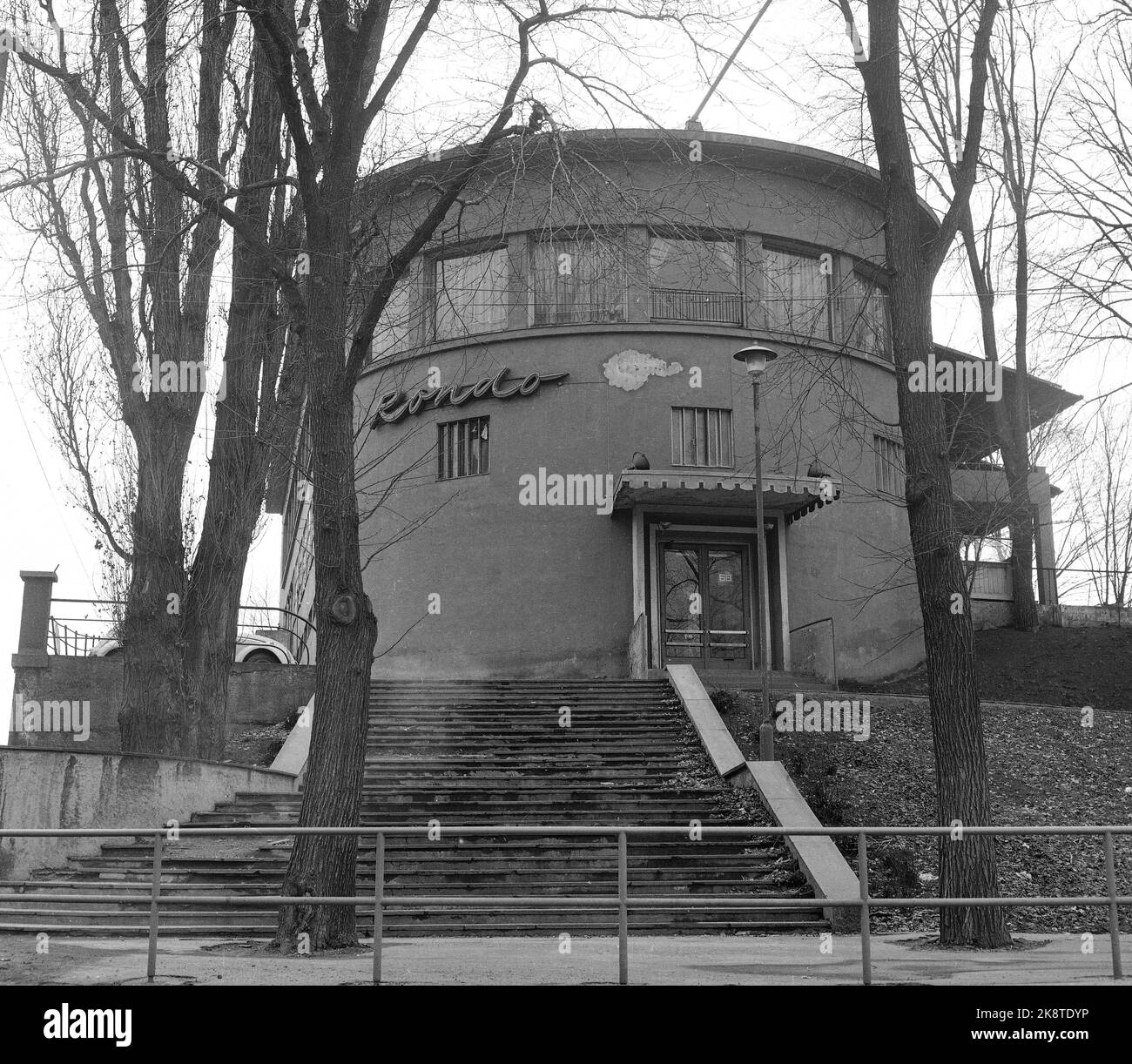 Oslo 21.04.1970. Restaurant Skansen, Norway's first funk building. Architect: Lars Backer. Listed in 1927, demolished in 1970. The youth restaurant 'Rondo' from 1962-1967 Stock Photo: NTB / NTB Stock Photo