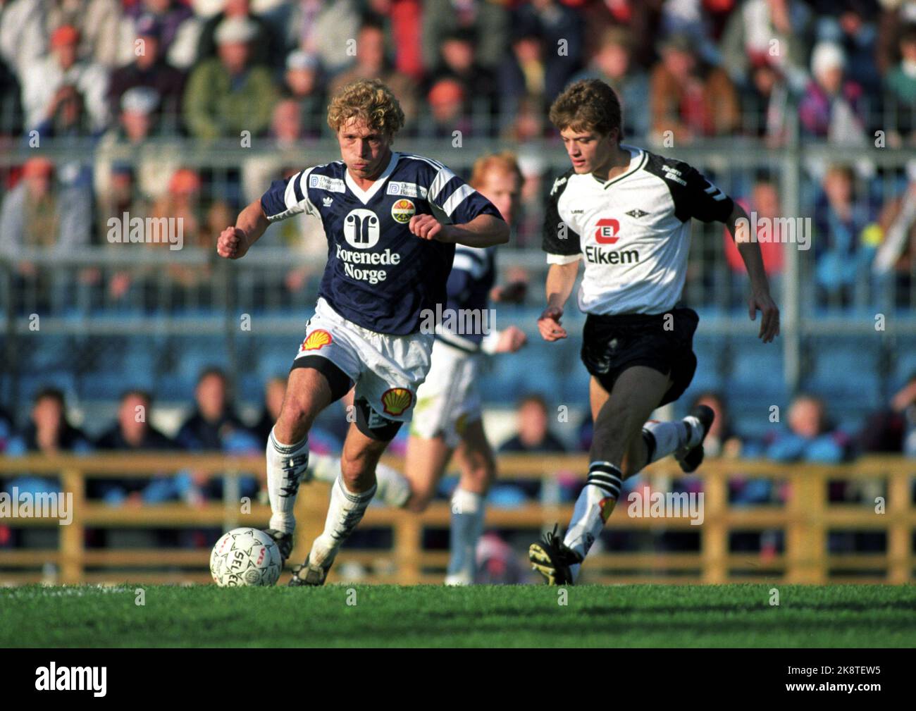 Oslo 19911020. Football: Cup final 1991 - Strømsgodset - Rosenborg, 3-2, Ullevaal Stadium. Odd Johnsen, Sif (t.v.) and Karl-Petter Løken, RBK, in action. NTB Stock Photo: Jon Eeg, NTB Stock Photo