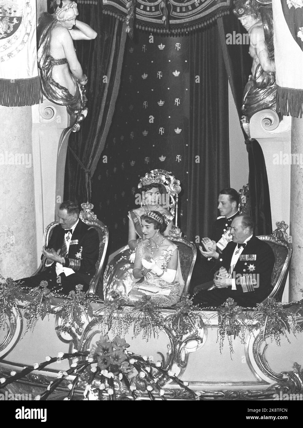 Oslo 196002 11-12. Queen Ingrid and King Frederik of Denmark on an official visit to Norway. Here from the gala performance at the National Theater King Frederik (t Tapes, jewelry and diadems. Flaps. Photo: Ivar Aaserud Current / NTB Stock Photo