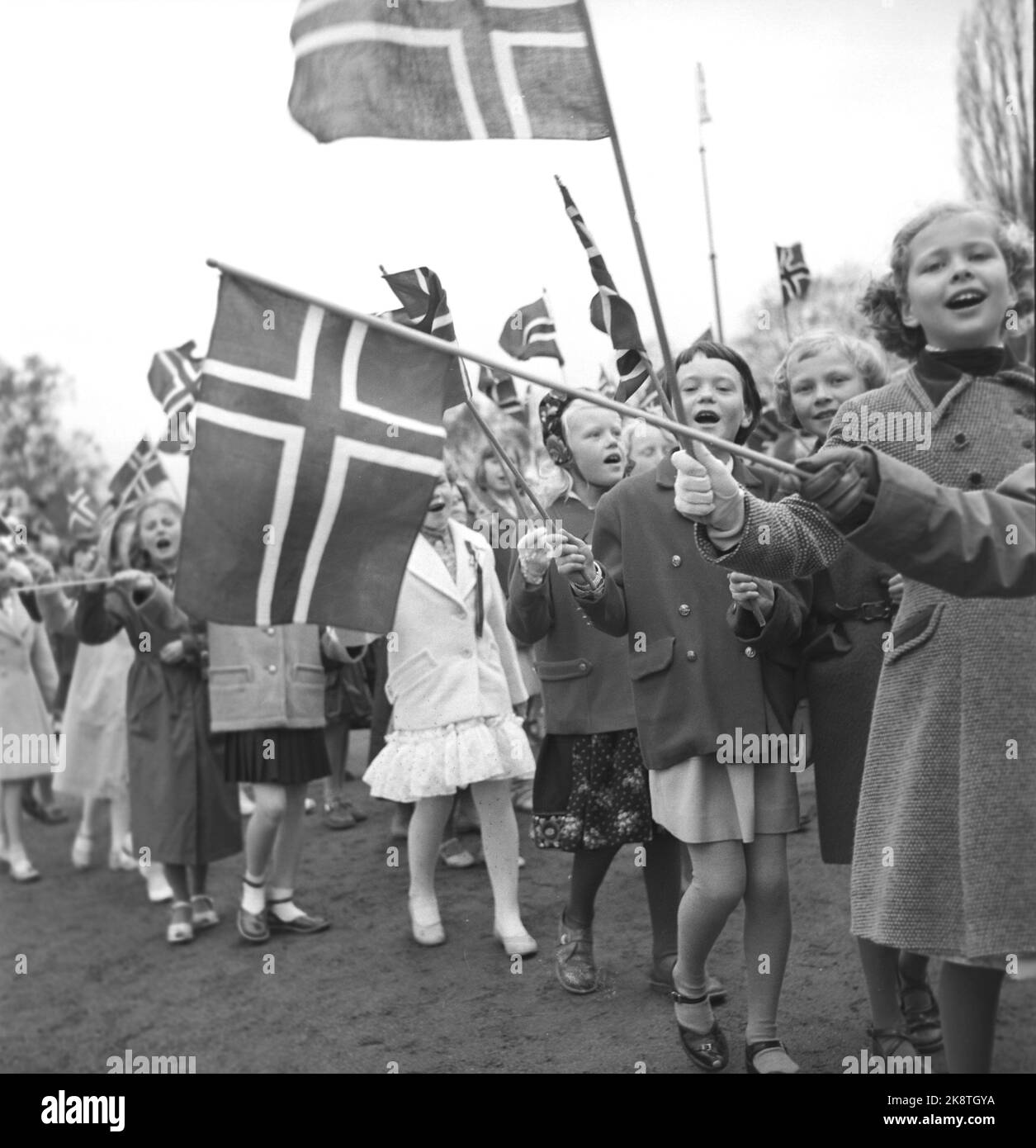 Oslo 19520517. May 17 Celebration in Oslo. The children's train in front of the castle May 17. Happy children with flags in the children's train. Photo: NTB Archive / NTB Stock Photo