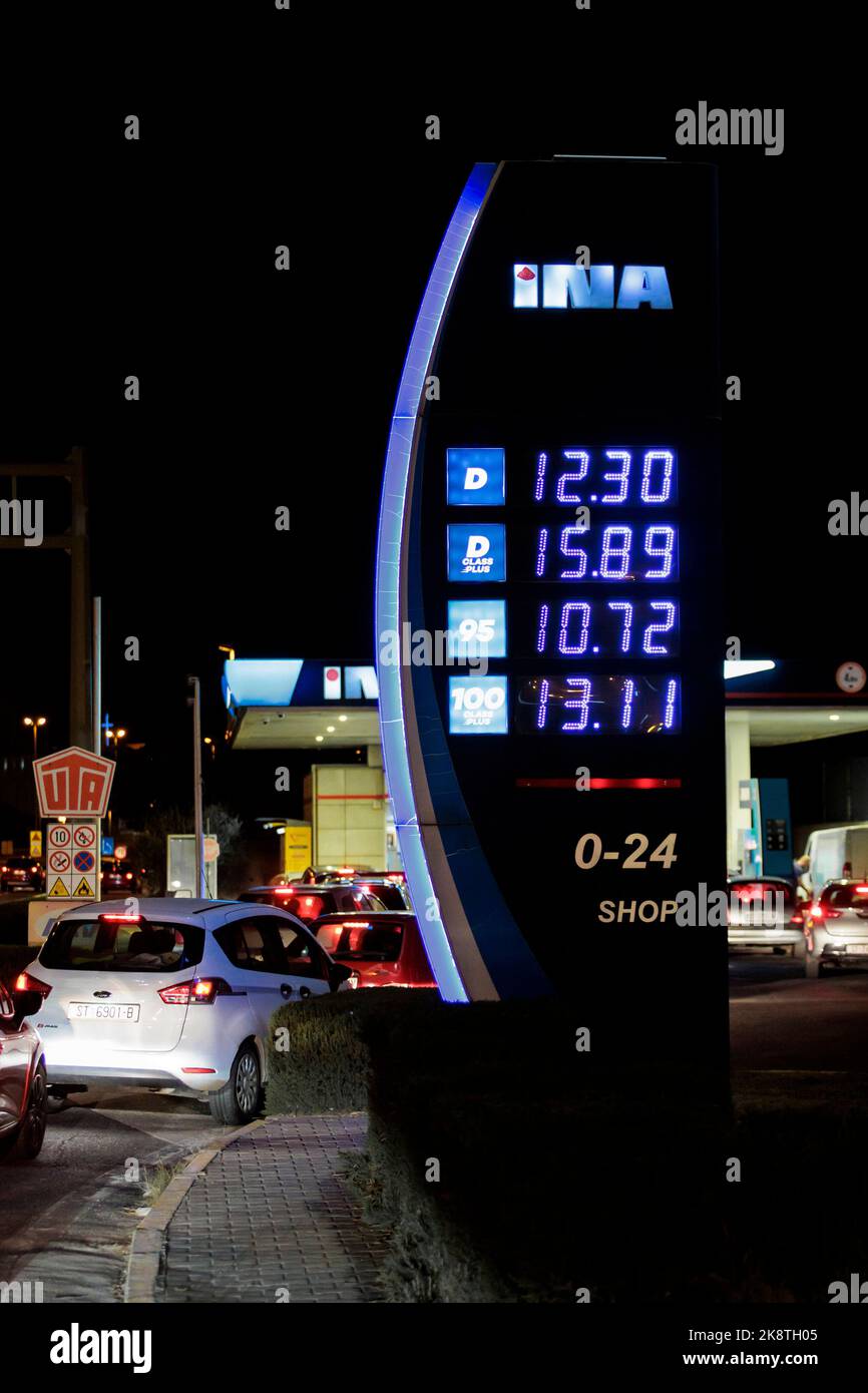 Car drivers queue to fill their fuel tank due to tomorrow's significant