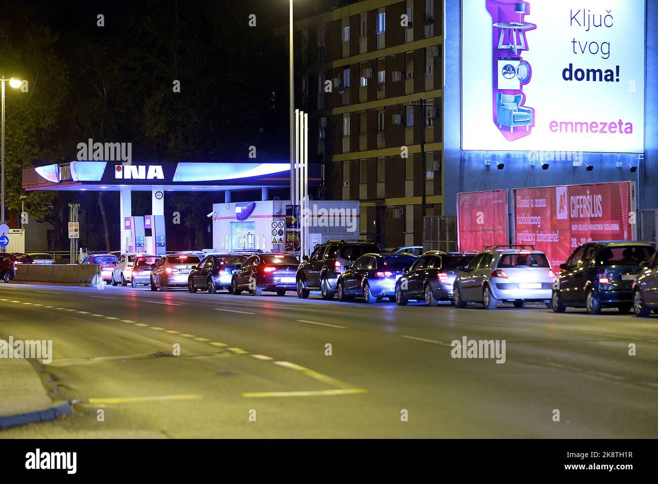 Car drivers queue to fill their fuel tank due to tomorrow's significant ...
