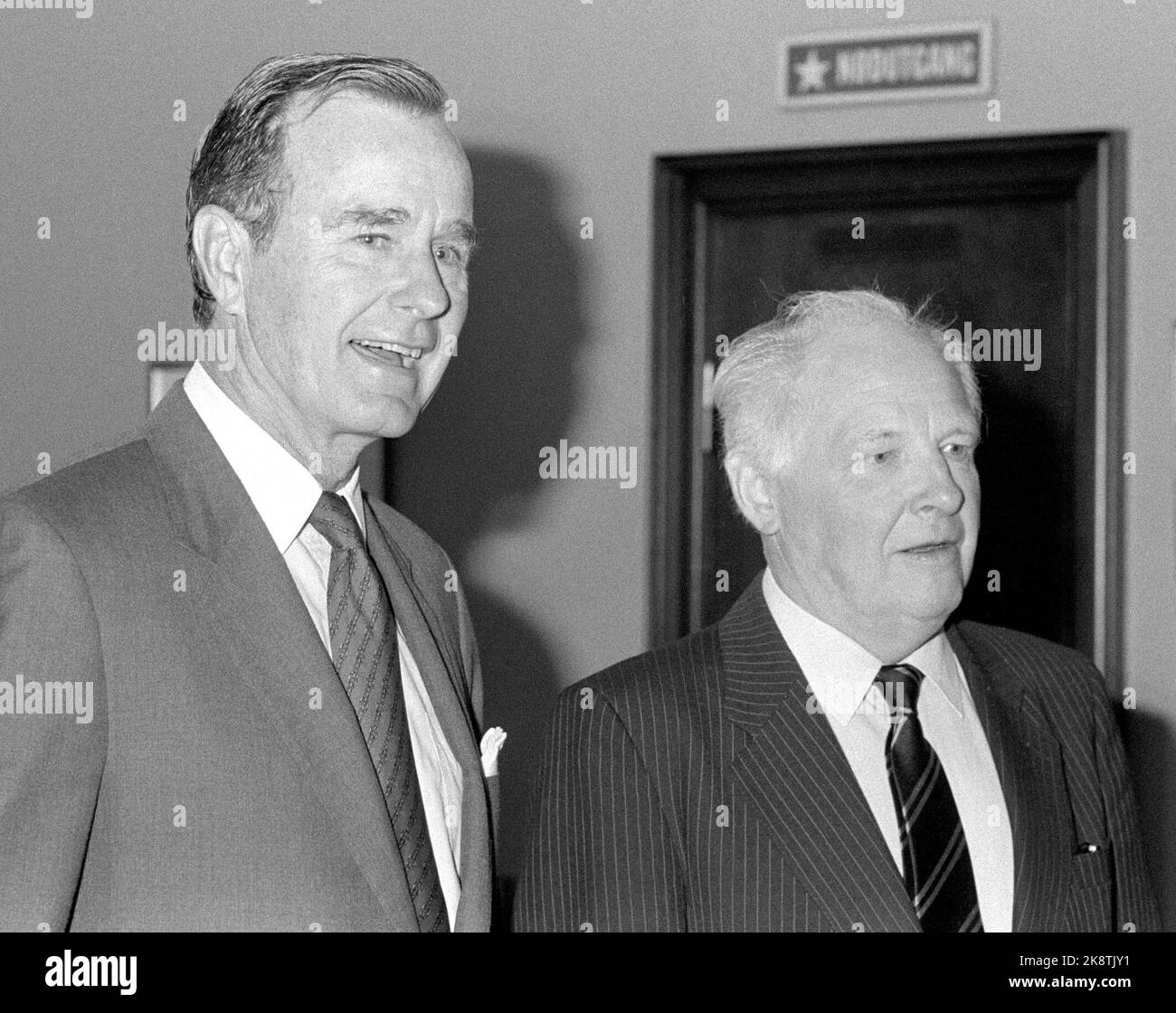 Oslo 19830629. USA Vice President George Bush on an official visit to Norway. Here Vice President Bush to v. Missing names of person to h. Photo: Henrik Laurvik / NTB Stock Photo