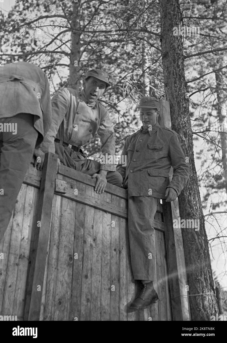 Dovre 1949 'Dovre is cleared for' enemies ' The Home Guard's Central School at Dombås has an exercise for the HV commander at Dovre. The maneuver was held in the areas where the German paratroopers were defeated in April 1940. From the final 36 hour maneuver in the mountains. Photo; Sverre A. Børretzen / Current / NTB Stock Photo