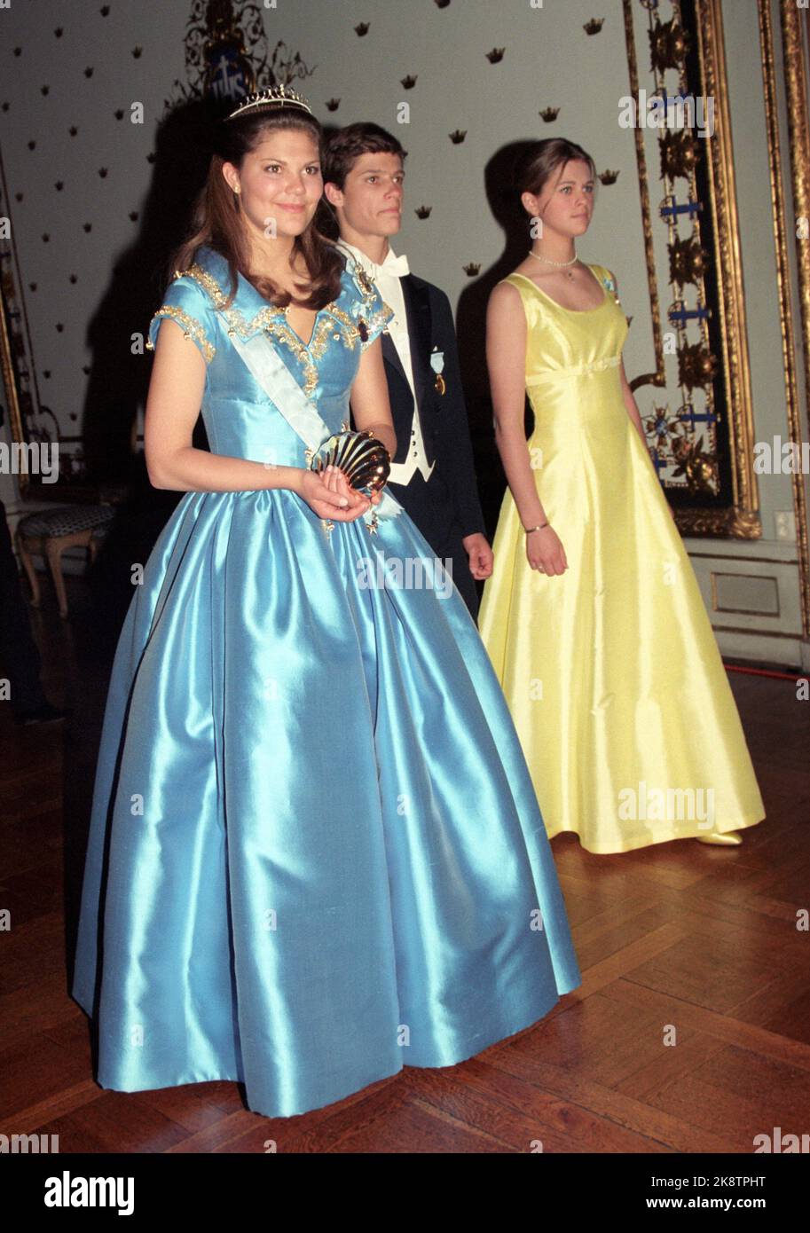 Stockholm 19960501: Sweden's king, King Carl XVI Gustaf 50 years. Gallafest at the Castle. Royal guests arrive. Picture: Gallafest. Crown Princess Victoria, Prince Carl Philip and Princess Madeleine. Photo: Bjørn Sigurdsøn / NTB / NTB Stock Photo