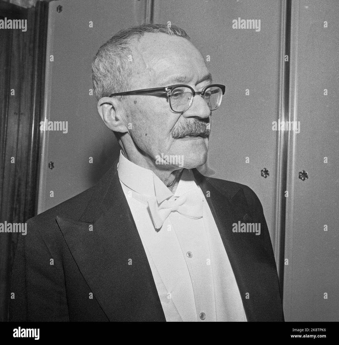 Oslo 19590427 Author Arnulf Øverland turns 70 and 110 people meet at