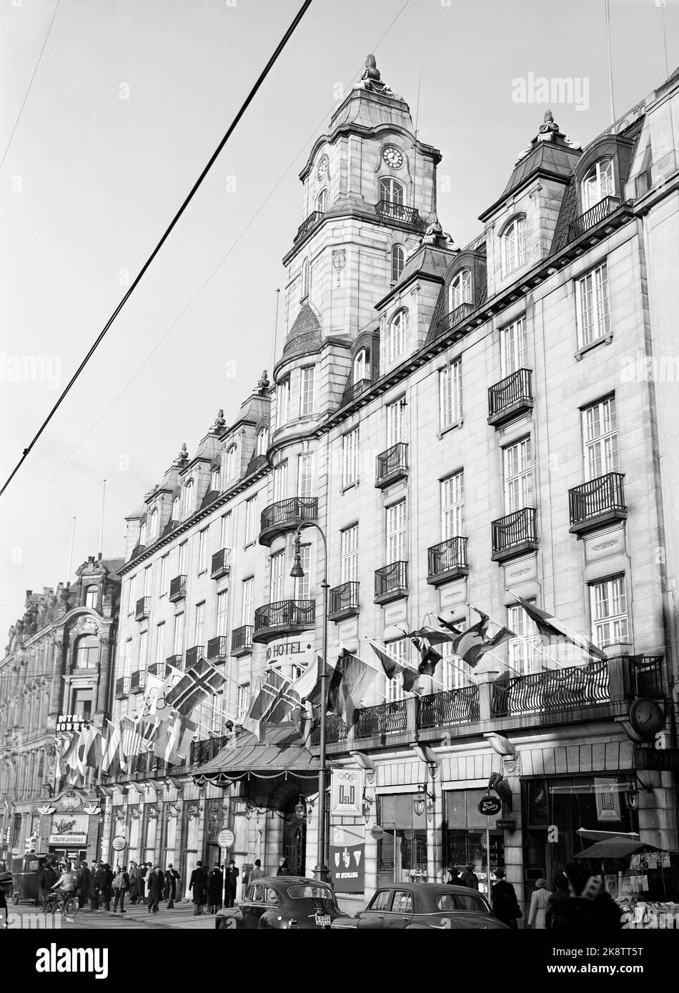 Oslo 19520211. Winter Olympics 1952. Olympic and Norwegian flags hang over the entrance at the Grand Hotel. Photo: NTB Archive / NTB Stock Photo