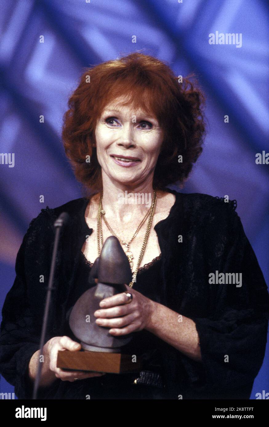 Haugesund 198808. Monna Tandberg receives the Amanda Prize on behalf of  Arild Brinckmann, who received the award for best television production for  