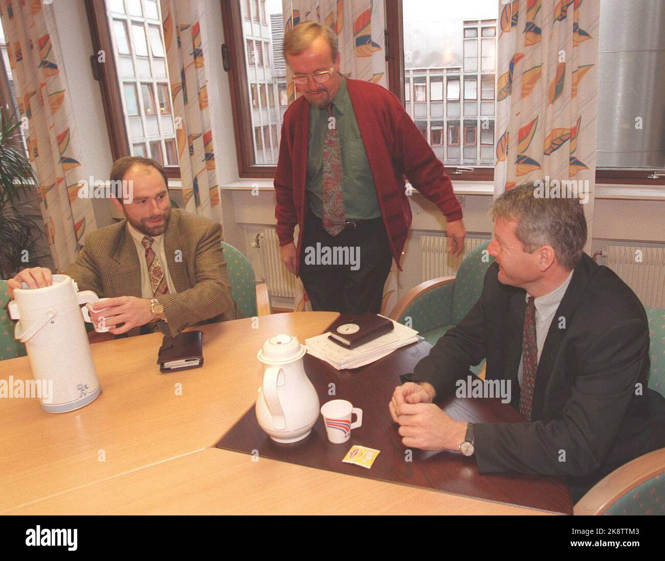 Oslo 19961028: Prime Minister Thorbjørn Jagland (t.h.), LO leader Yngve Hågensen (in the middle) and Minister Dag Terje Andersen during a meeting of the collaboration committee. NTB photo: Lise Åserud / NTB Stock Photo