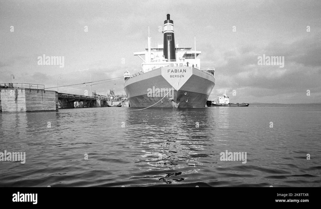 Slagentangen March 3, 1973. The super tanker 'Fabian' (285,000 tonnes) is the first of a total of seven ships the Akergruppen will deliver Hilmar Reksten. Here is the ship to unload oil at Slagentangen north of Tønsberg. Photo; Sverre A. Børretzen / Current / NTB Stock Photo