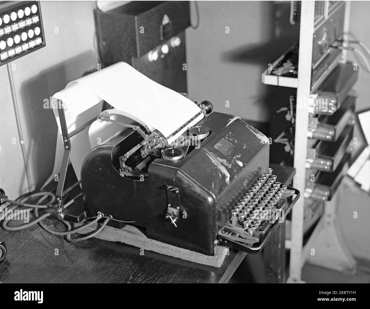 Oslo ca 1935 Modern remote printer photographed in NTB. TV. Control panel with buttons for various newspapers that were recipients of the fabric. Photo: NTB / NTB Stock Photo
