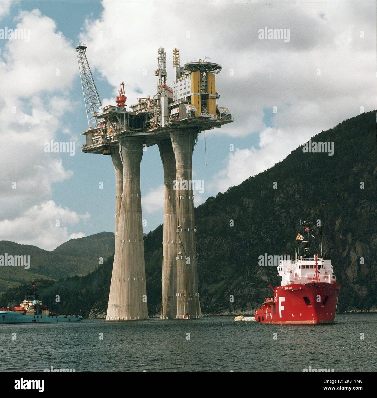 Stavanger 19950511. The world's largest concrete construction, the "Troll" oil platform under tow from Stavanger to the North Sea. Photo: Morten Hval, NTB / NTB Stock Photo