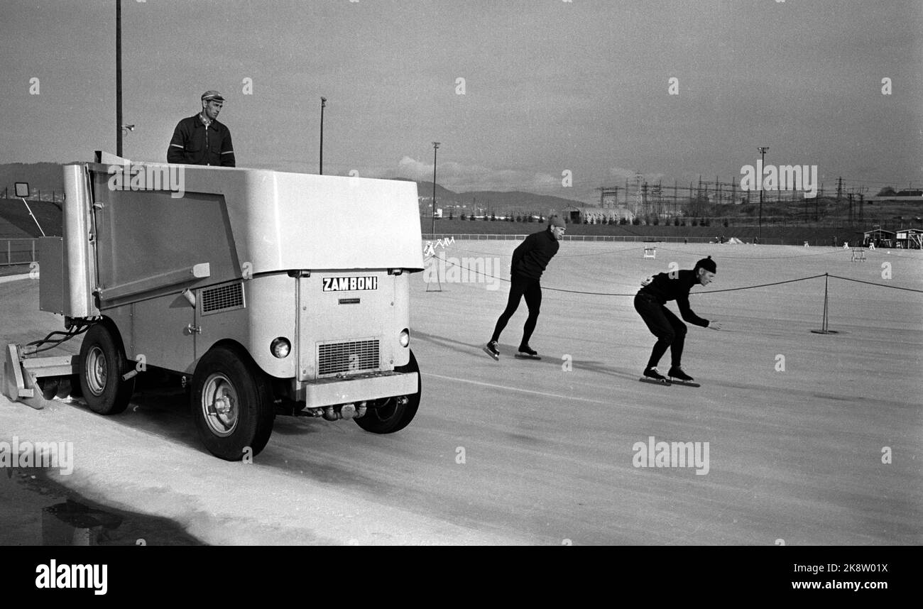 Zamboni on ice Black and White Stock Photos & Images Alamy