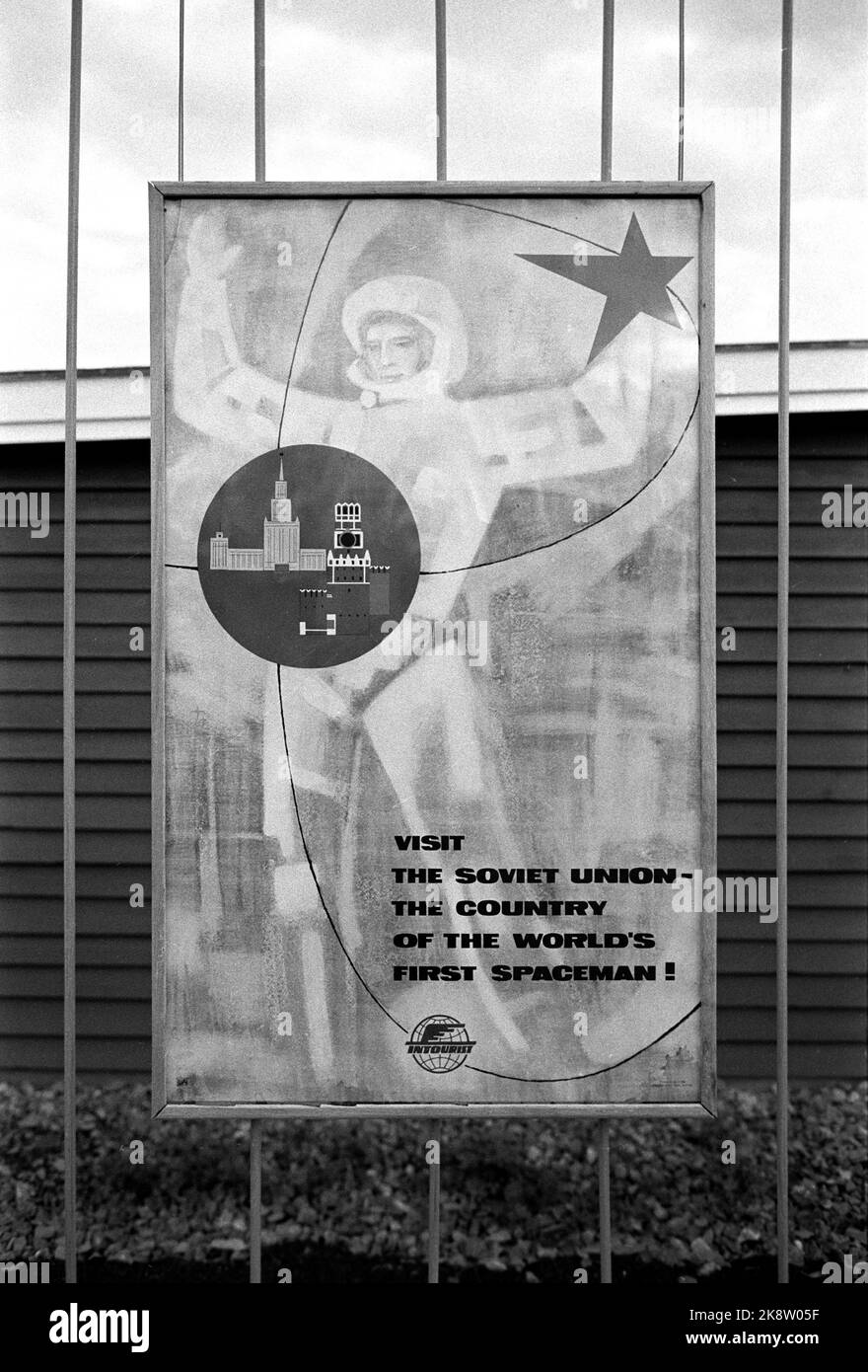 Boris Gleb, Soviet April 1965. 'Russian tourist weapons: Vodka'. Visa -free access to the Soviet Union. Boris Gleb can tempt with an art exhibition, cinema and visits to the power plant, but the foremost lure is Vodka. Here is a poster from the state tourist agency Intourist who lures tourists to the Soviet Union. Photo: Sverre A Børretzen / Current / NTBSCANPIX. Stock Photo