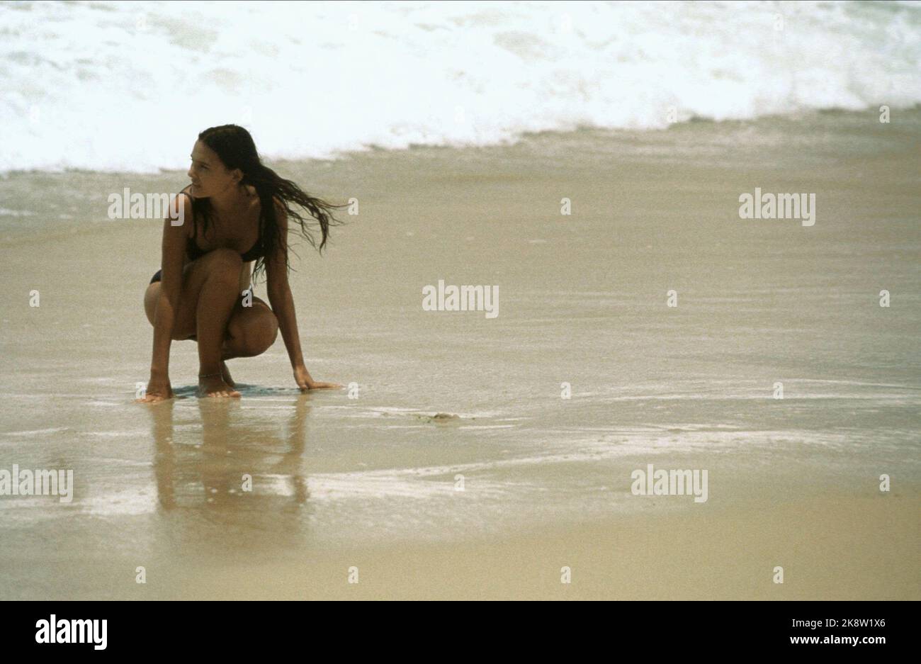 Virginie Ledoyen Film: The Beach (USA/UK 2000) Characters: Francoise  Director: Danny Boyle 02 February 2000   **WARNING** This Photograph is for editorial use only and is the copyright of 20TH CENTURY FOX and/or the Photographer assigned by the Film or Production Company and can only be reproduced by publications in conjunction with the promotion of the above Film. A Mandatory Credit To 20TH CENTURY FOX is required. The Photographer should also be credited when known. No commercial use can be granted without written authority from the Film Company. Stock Photo