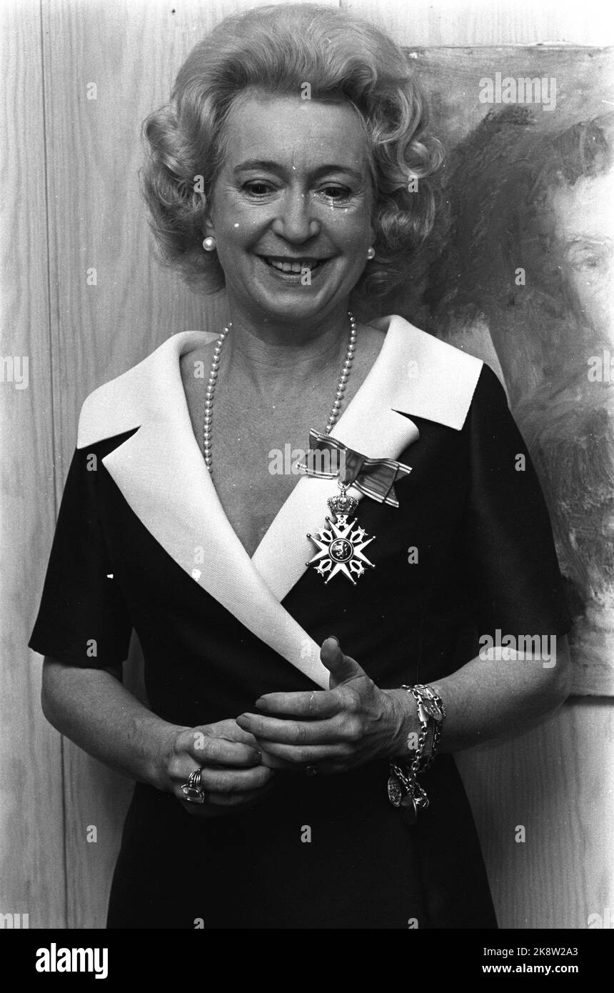 Oslo 19720619 Wenche Foss gets the Order of St. Olav. Smiling portrait with the order. Photo: NTB / NTB Stock Photo