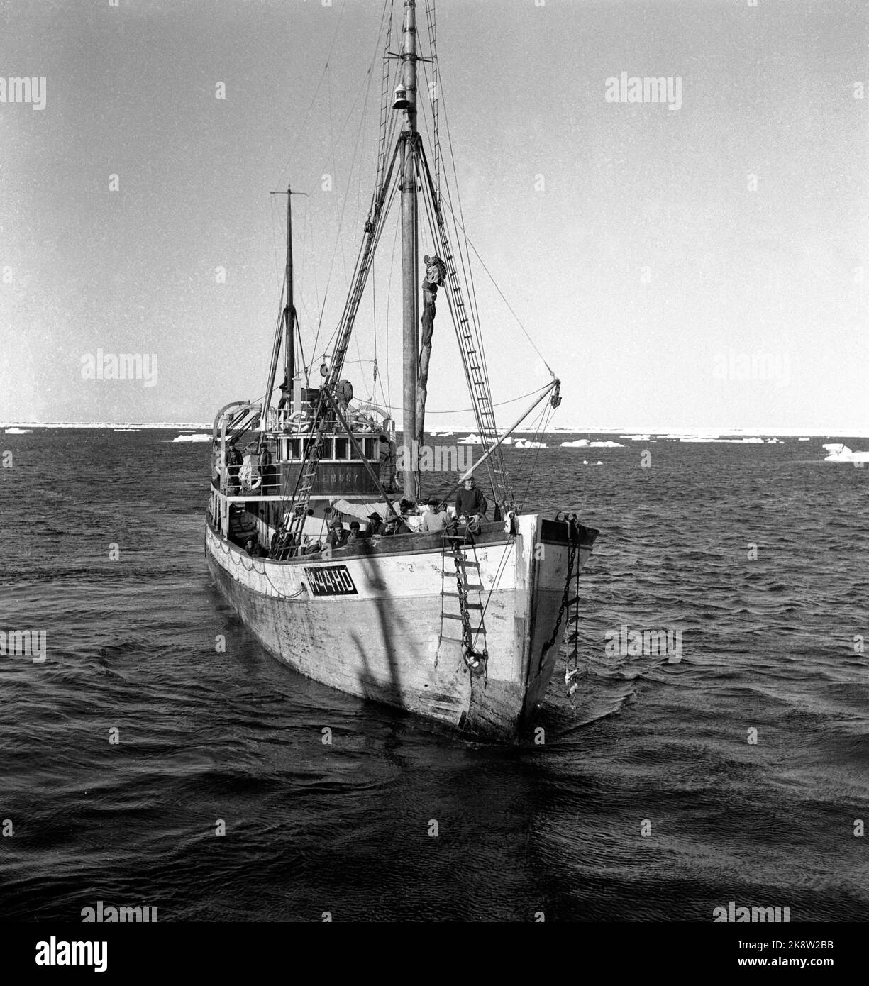Zanzibar Stories \u0026 History: Memories of the great Dhows of Zanzibar, image size:1225x1390