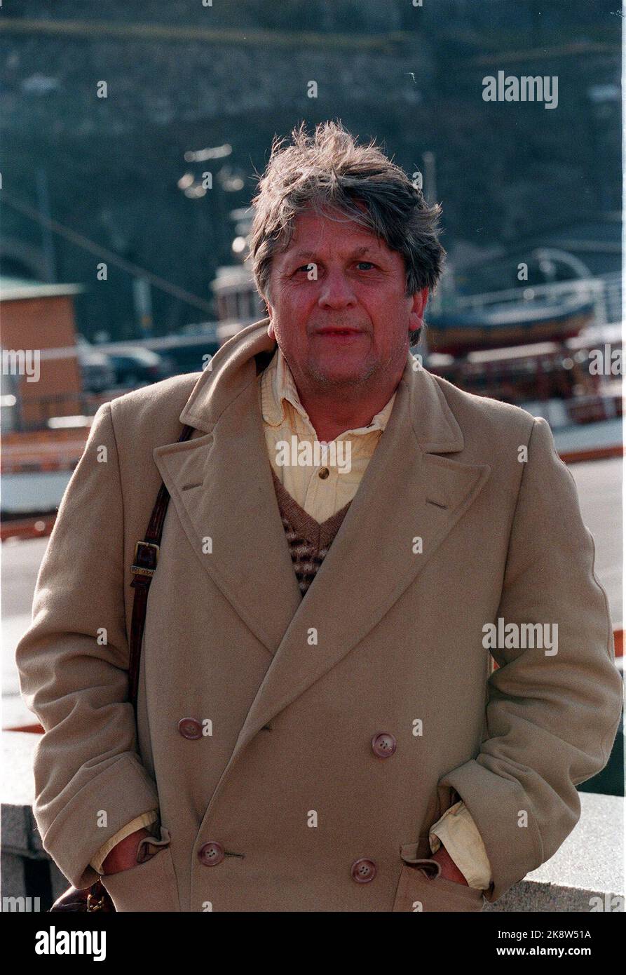 Oslo19950406: Actor Jon Eikemo, portrait, half figure. Photo: Terje Bendiksby Stock Photo