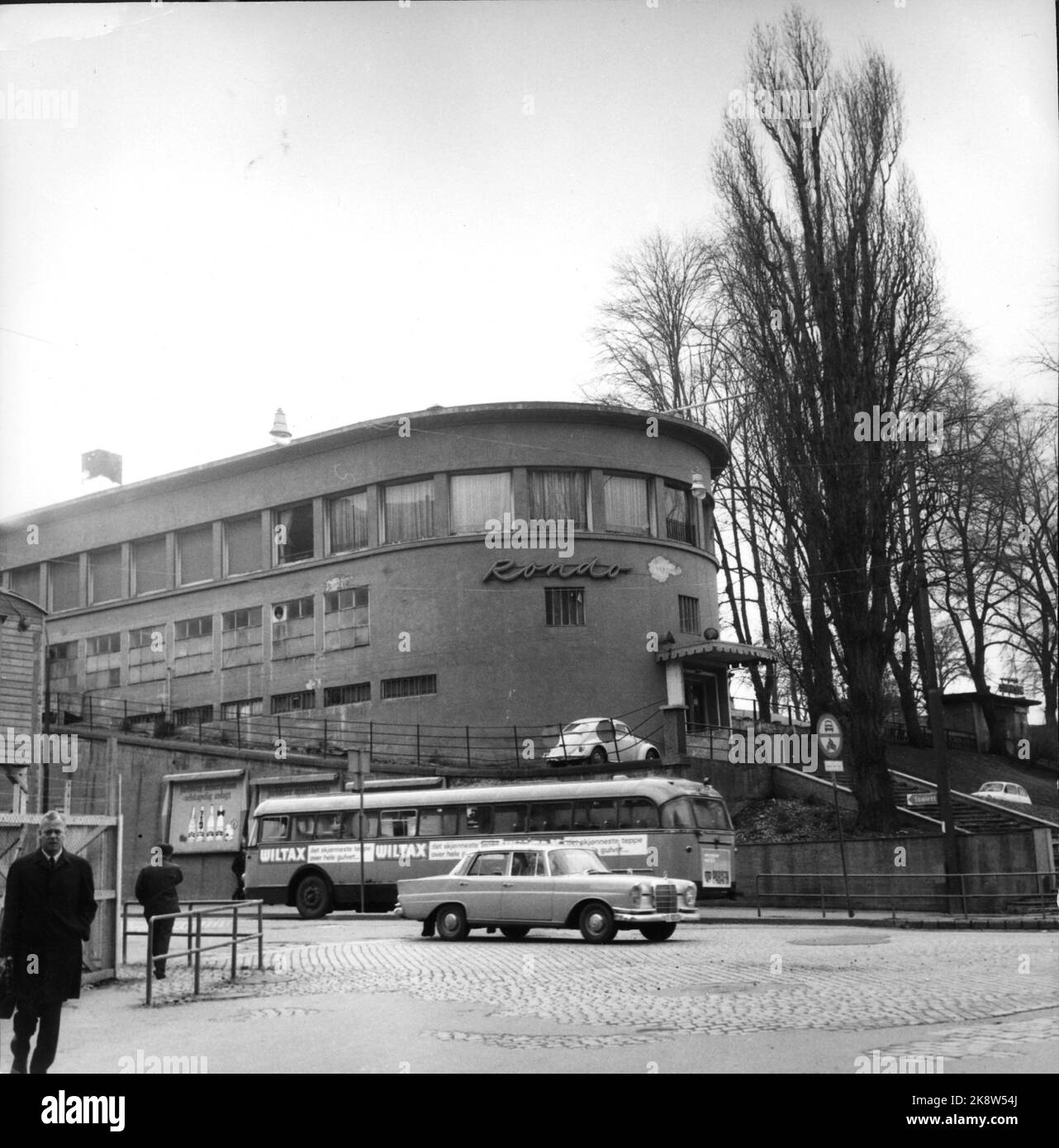 Oslo 21.04.1970. Restaurant Skansen, Norway's first funk building. Architect: Lars Backer. Listed in 1927, demolished in 1970. The youth restaurant 'Rondo' from 1962-1967 Stock Photo: NTB Stock Photo