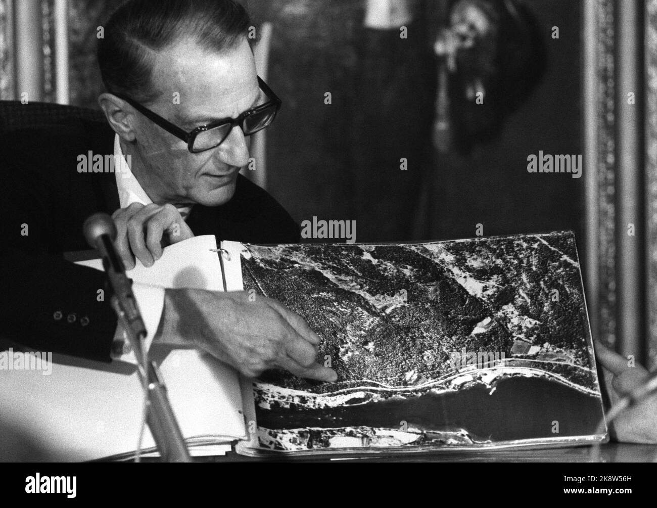 1975 the largest train accident so far hi-res stock photography and